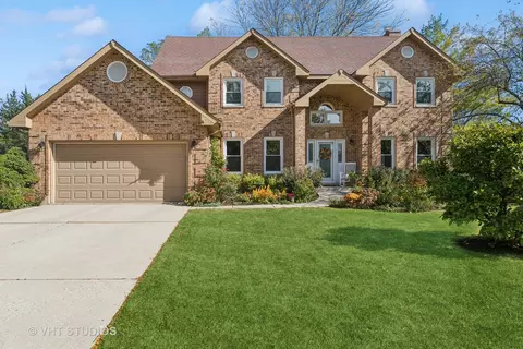 4950 Red Pine Ave, Gurnee, IL 60031
