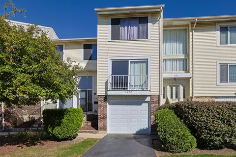 1950 Loomes Ave, Downers Grove, IL 60516