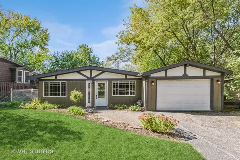 2605 Highwood Rd, Mchenry, IL 60050