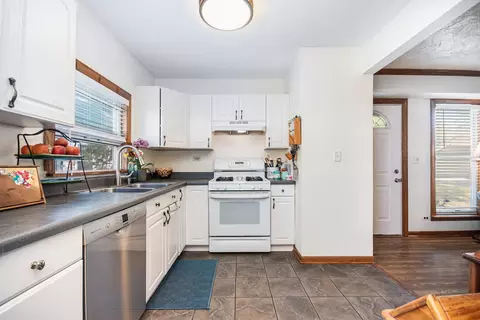 Kitchen - 2456 Devonshire Ct, Aurora, IL 60502 photo 2 of 2