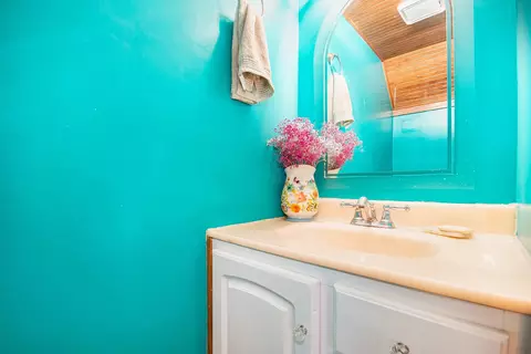 Bath - 2456 Devonshire Ct, Aurora, IL 60502 photo 2 of 2