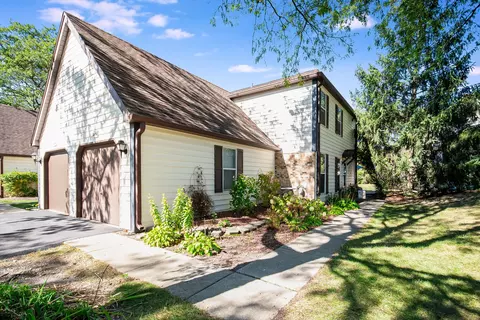 Exterior - 2456 Devonshire Ct, Aurora, IL 60502 photo 2 of 3