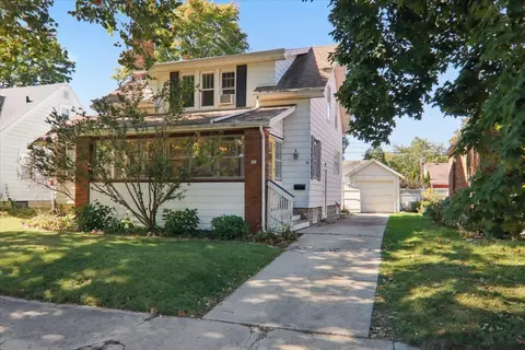 521 Kreitzer Ave, Bloomington, IL 61701