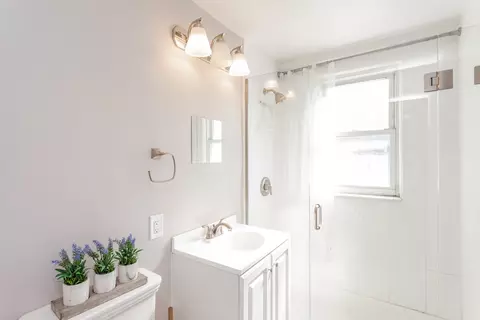 Bath - 4437 Elm Ave, Lyons, IL 60534 photo 1 of 1