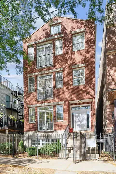 1752 W Superior St #1, Chicago, IL 60622