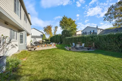 Exterior - 125 Picardy Ln, Wheeling, IL 60090 photo 4 of 7