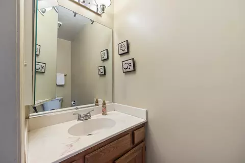 Bath - 125 Picardy Ln, Wheeling, IL 60090 photo 1 of 5