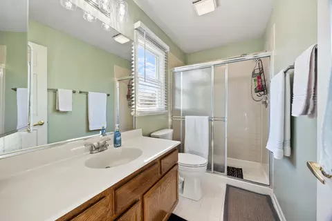 Bath - 125 Picardy Ln, Wheeling, IL 60090 photo 3 of 5