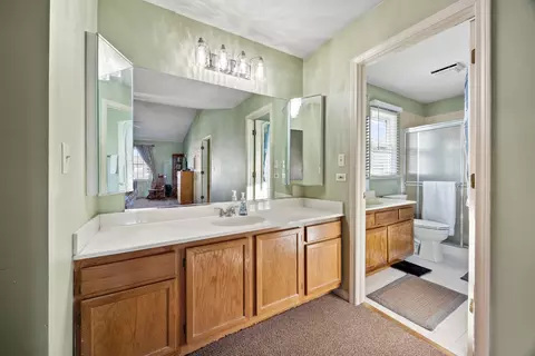 Bath - 125 Picardy Ln, Wheeling, IL 60090 photo 2 of 5