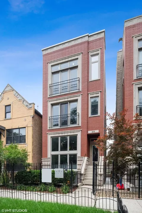 2218 N Seeley Ave #1, Chicago, IL 60647