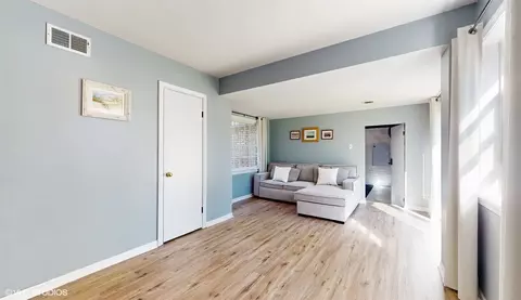 301 Darrow Ave, Evanston, IL 60202 photo 4