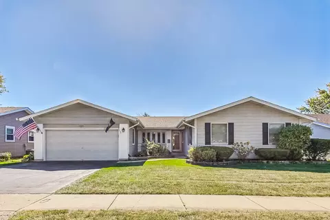 105 Parkchester Rd, Elk Grove Village, IL 60007