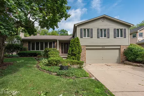 526 Carlisle Ct, Glen Ellyn, IL 60137
