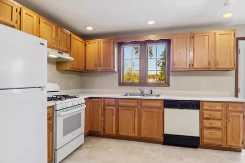 Kitchen - 300 A Shelbourne Dr, Normal, IL 61761 photo 2 of 2