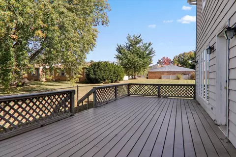 Exterior - 300 A Shelbourne Dr, Normal, IL 61761 photo 5 of 7