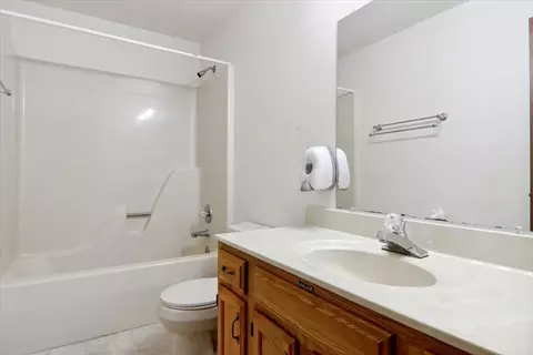 Bath - 300 A Shelbourne Dr, Normal, IL 61761 photo 2 of 3