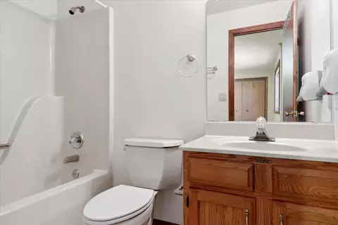 Bath - 300 A Shelbourne Dr, Normal, IL 61761 photo 3 of 3