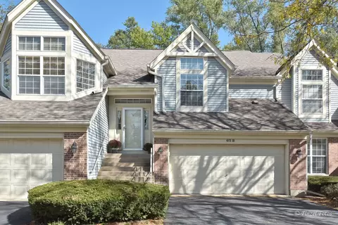 65 Ione Dr #B, South Elgin, IL 60177