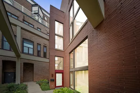 1209 W Cottage Pl, Chicago, IL 60607