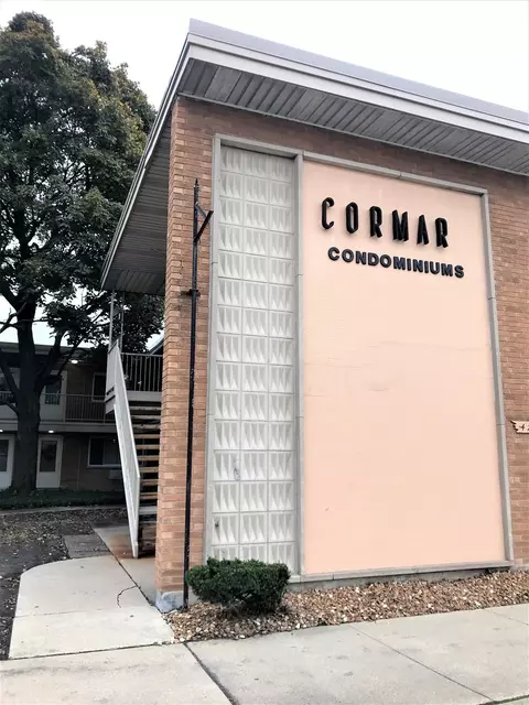 4215 W 95th St #1A, Oak Lawn, IL 60453