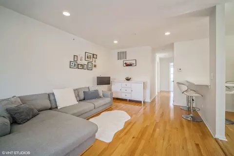 Living - 680 River Mill Pkwy, Wheeling, IL 60090 photo 2 of 4
