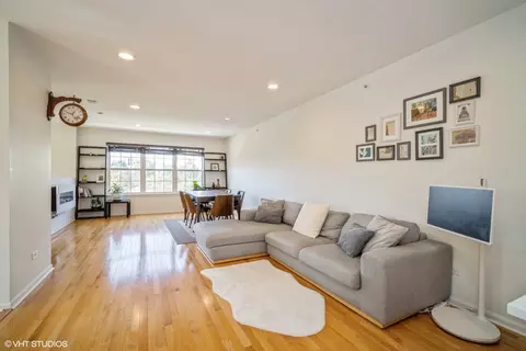 Living - 680 River Mill Pkwy, Wheeling, IL 60090 photo 1 of 4