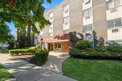 4700 Old Orchard Rd #208, Skokie, IL 60076