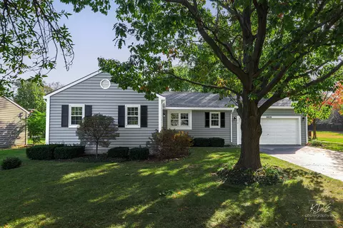 2059 University Dr, Naperville, IL 60565