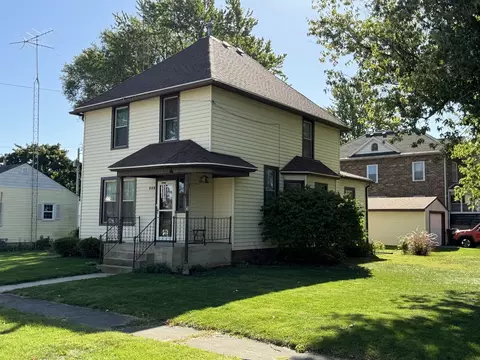 222 E Myrtle St, Herscher, IL 60941