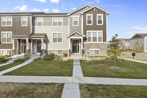 534 Wolverine Dr, Aurora, IL 60502