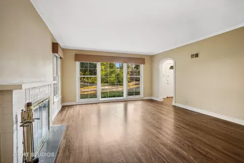 12 Briar Rd, Golf, IL 60029 photo 4