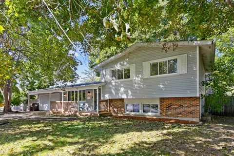 794 Dover Ct, Crystal Lake, IL 60014