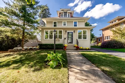 720 Saint John St, Elgin, IL 60120 photo 2
