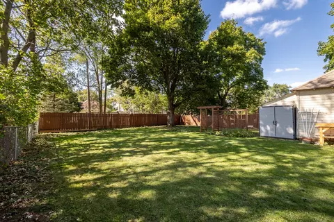 720 Saint John St, Elgin, IL 60120 photo 4
