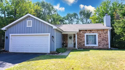 1021 Timberwood Ln, Algonquin, IL 60102