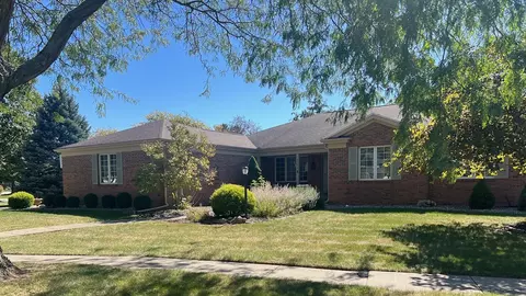 2701 Woodridge Rd, Champaign, IL 61822