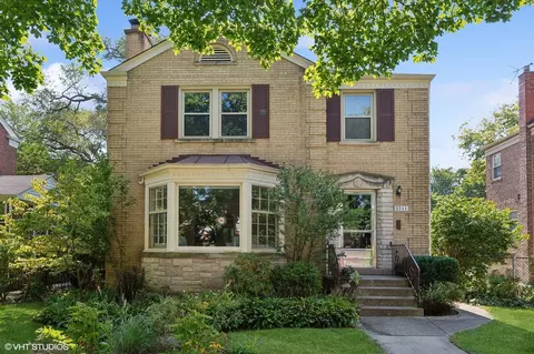 2711 W Fitch Ave, Chicago, IL 60645