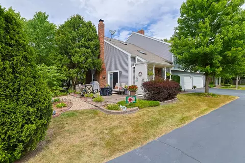 2 S781 Grove Ln, Warrenville, IL 60555