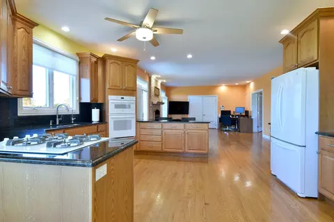 Kitchen - 25255 S Chennault Ave, Monee, IL 60449 photo 4 of 8