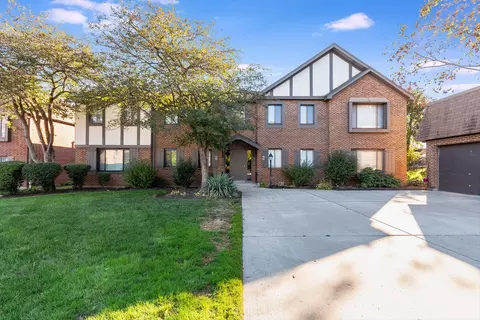 56 Parliament Dr W #128, Palos Heights, IL 60463