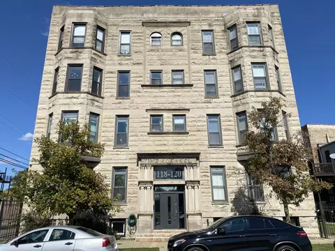 118 E 45th St #301, Chicago, IL 60653