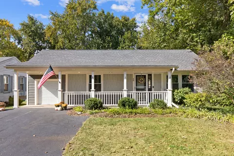 48 Burr Oak Dr, Crystal Lake, IL 60014