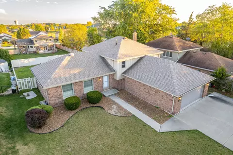 8525 Carriage Ln, Tinley Park, IL 60487