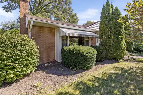 1023 Parkview Ave, Rockford, IL 61107