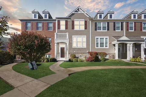 3281 Coral Ln, Glenview, IL 60026