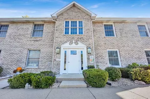 311 N Airlite St #D, Elgin, IL 60123