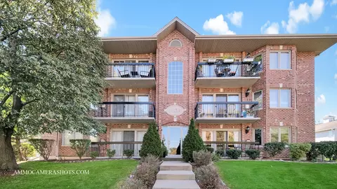 1204 Chalet Rd #202, Naperville, IL 60563