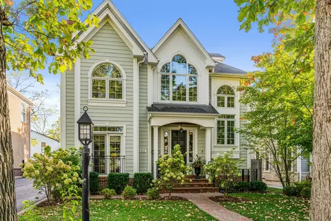 882 Pine St, Winnetka, IL 60093