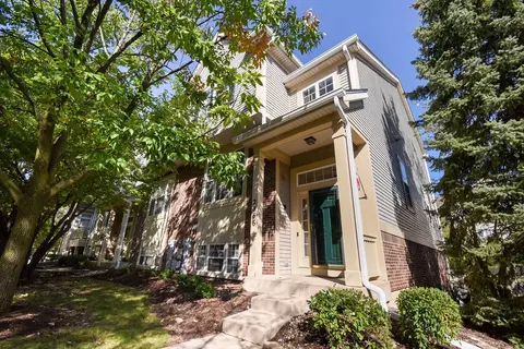 2866 N Greenwood Ave, Arlington Heights, IL 60004