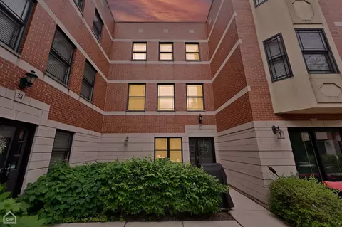 2340 W Adams St #37, Chicago, IL 60612
